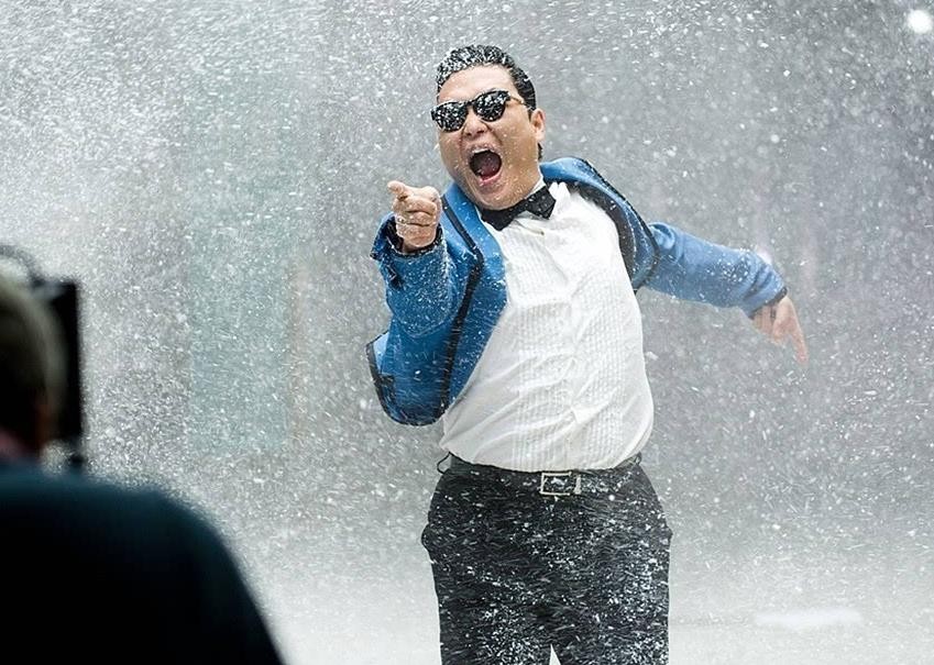 富不外露鸟叔：创造历史记录的骑马舞，却差点把他好友逼上西天？