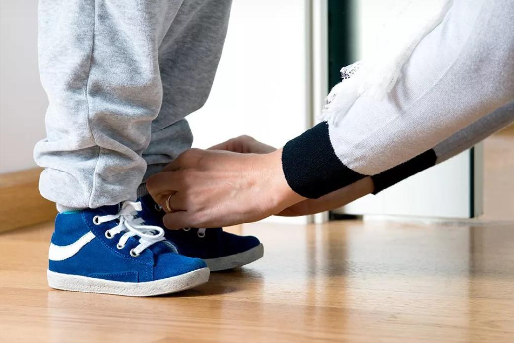 童鞋雌激素超标,央视曝光毒童鞋可能诱发早熟