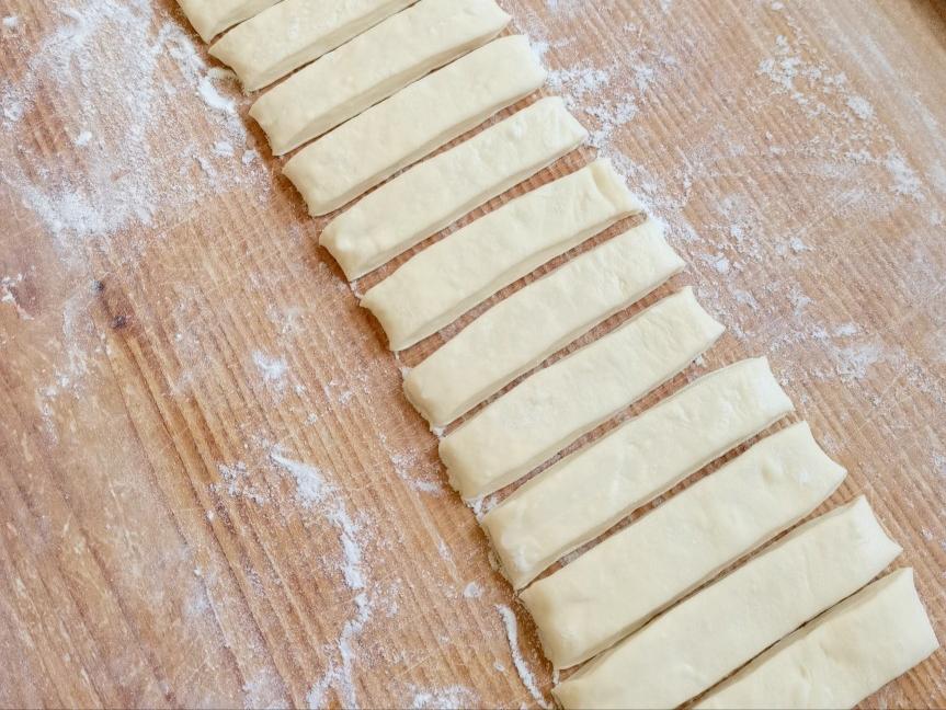 炸油条怎么和面才酥脆好吃,为什么外面卖的油条又软又蓬松