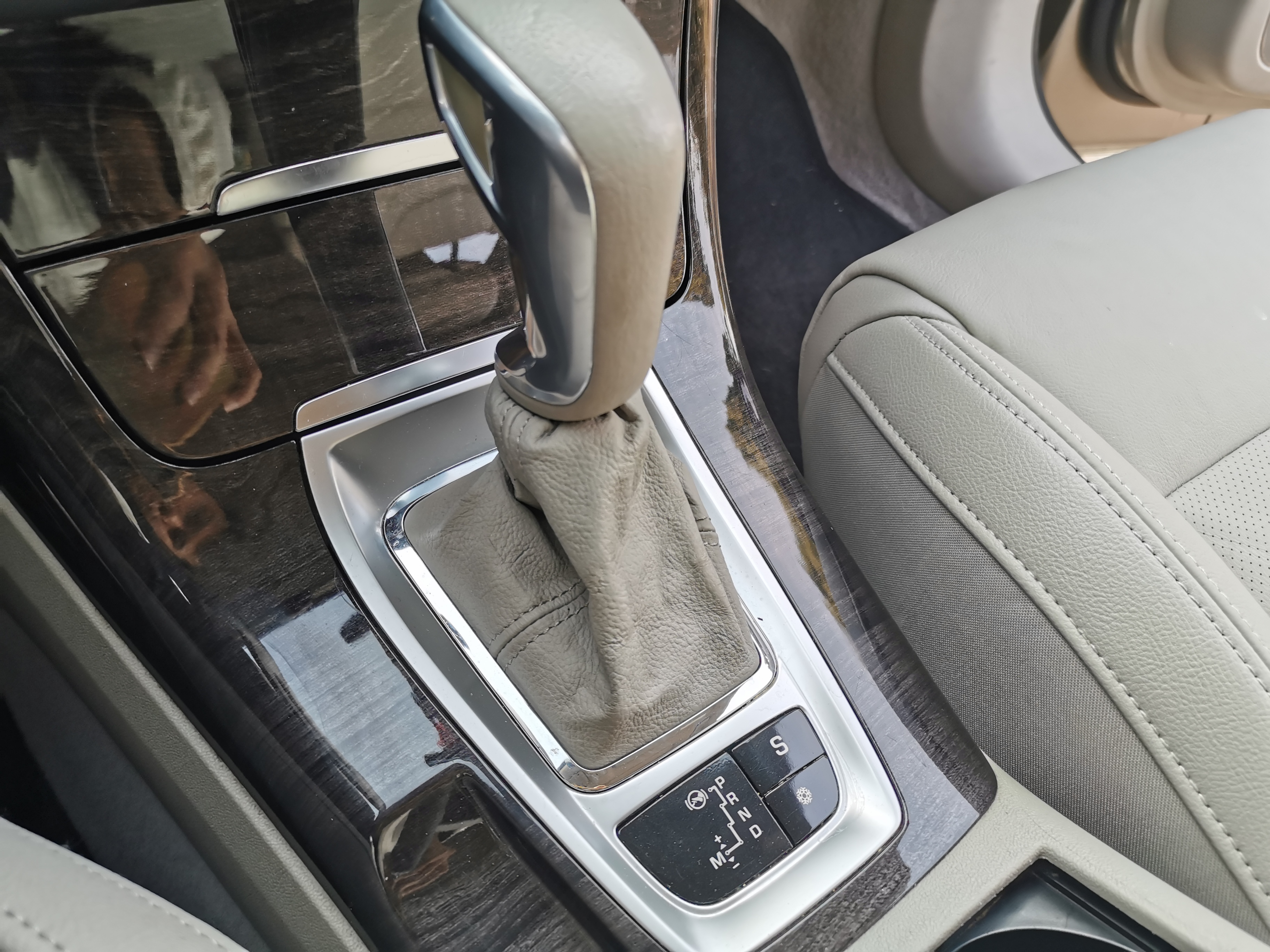 4万雪铁龙c52.0,4万二手车雪铁龙c5