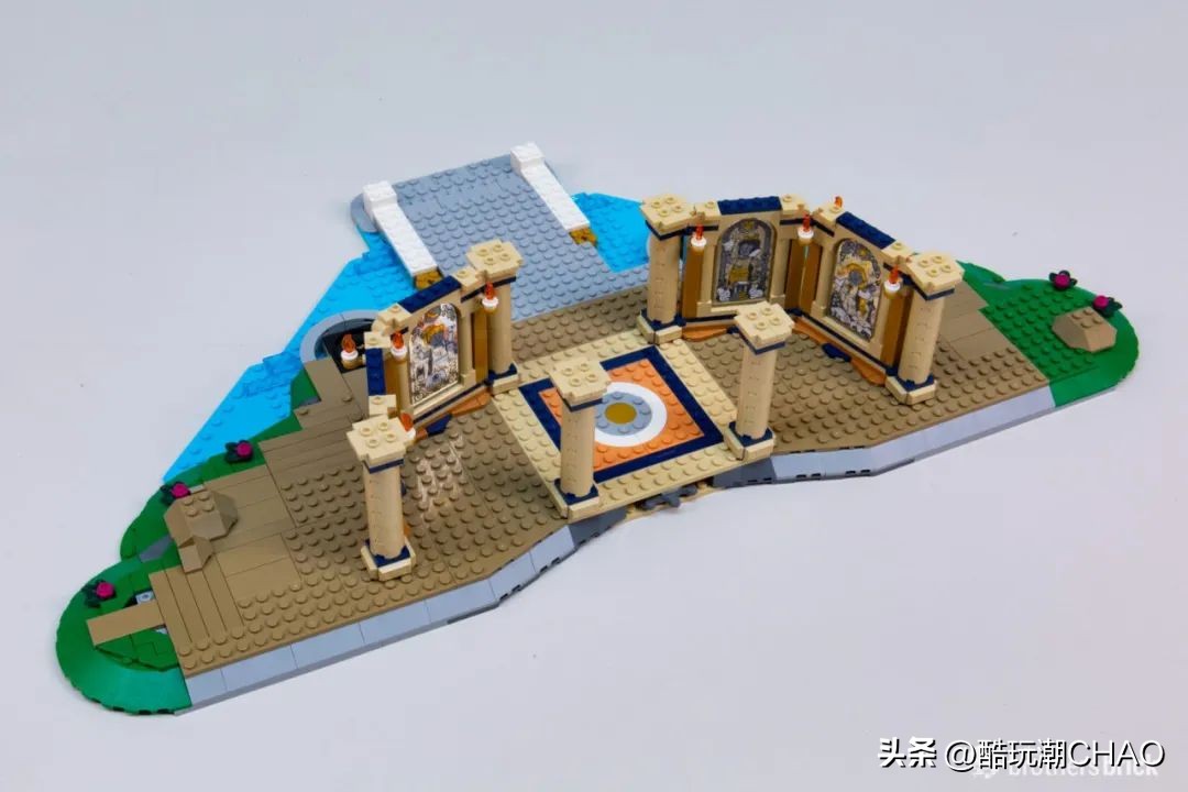 和迪士尼城堡一样高的乐高,和迪士尼乐园相似的城堡