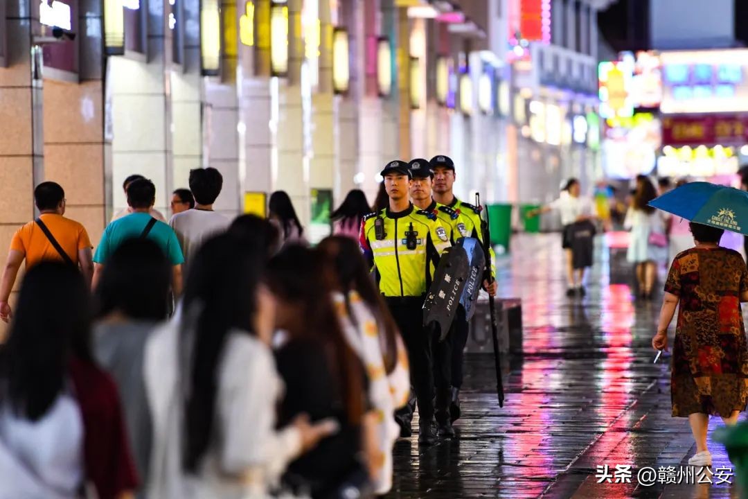 夜摊式酒吧,夜间酒吧街摆摊