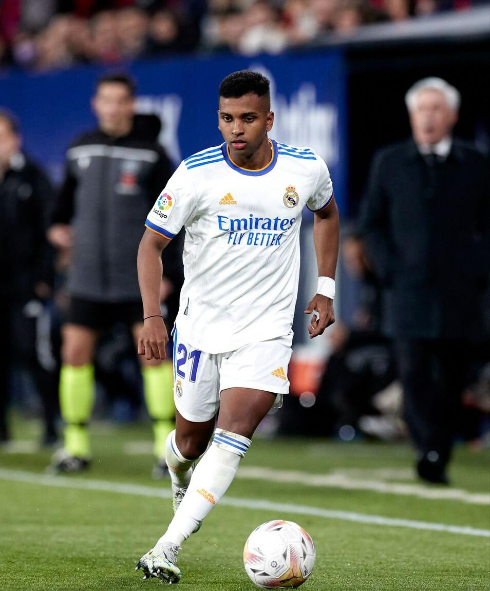 足坛5大身价最高右后卫,足坛最强右边锋身价排名