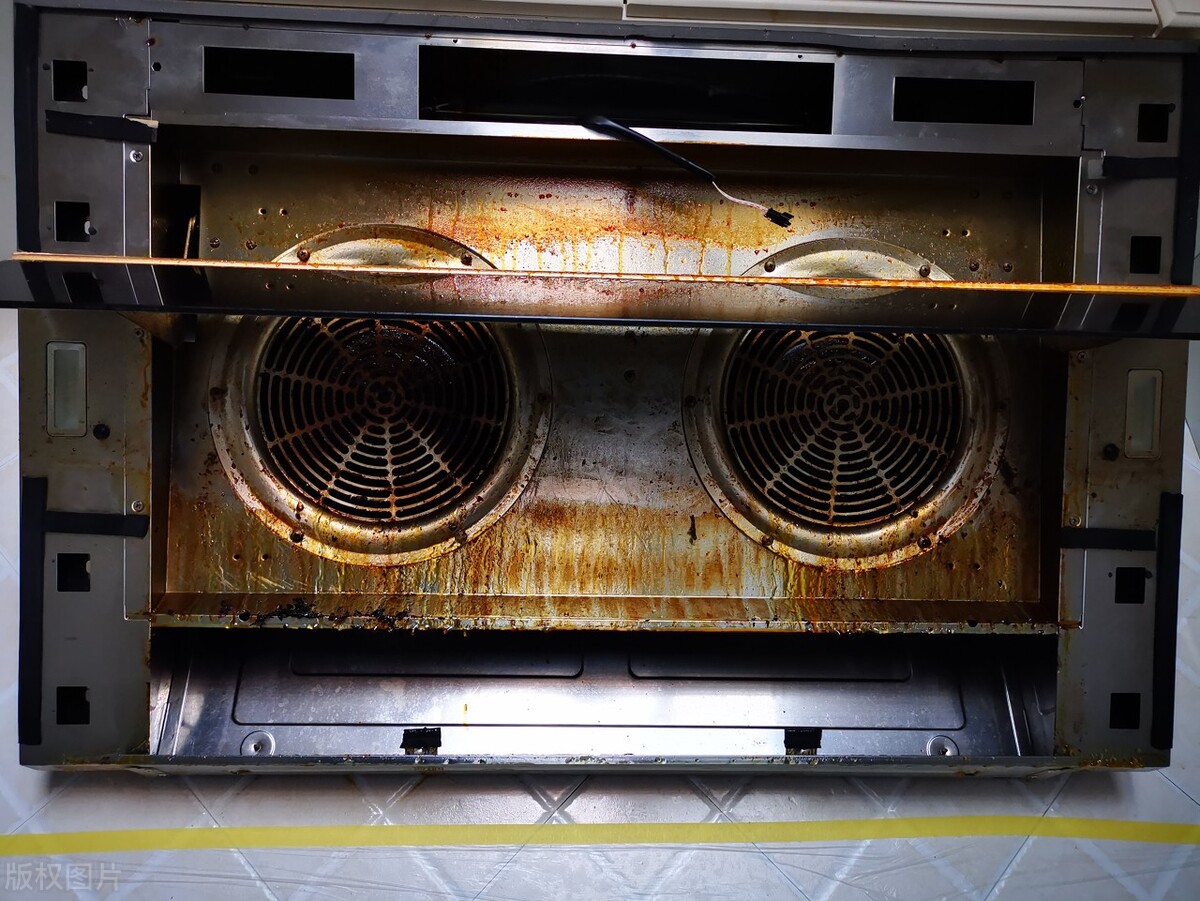 油烟机的油污清理小妙招,油烟机重度油污清洗妙招