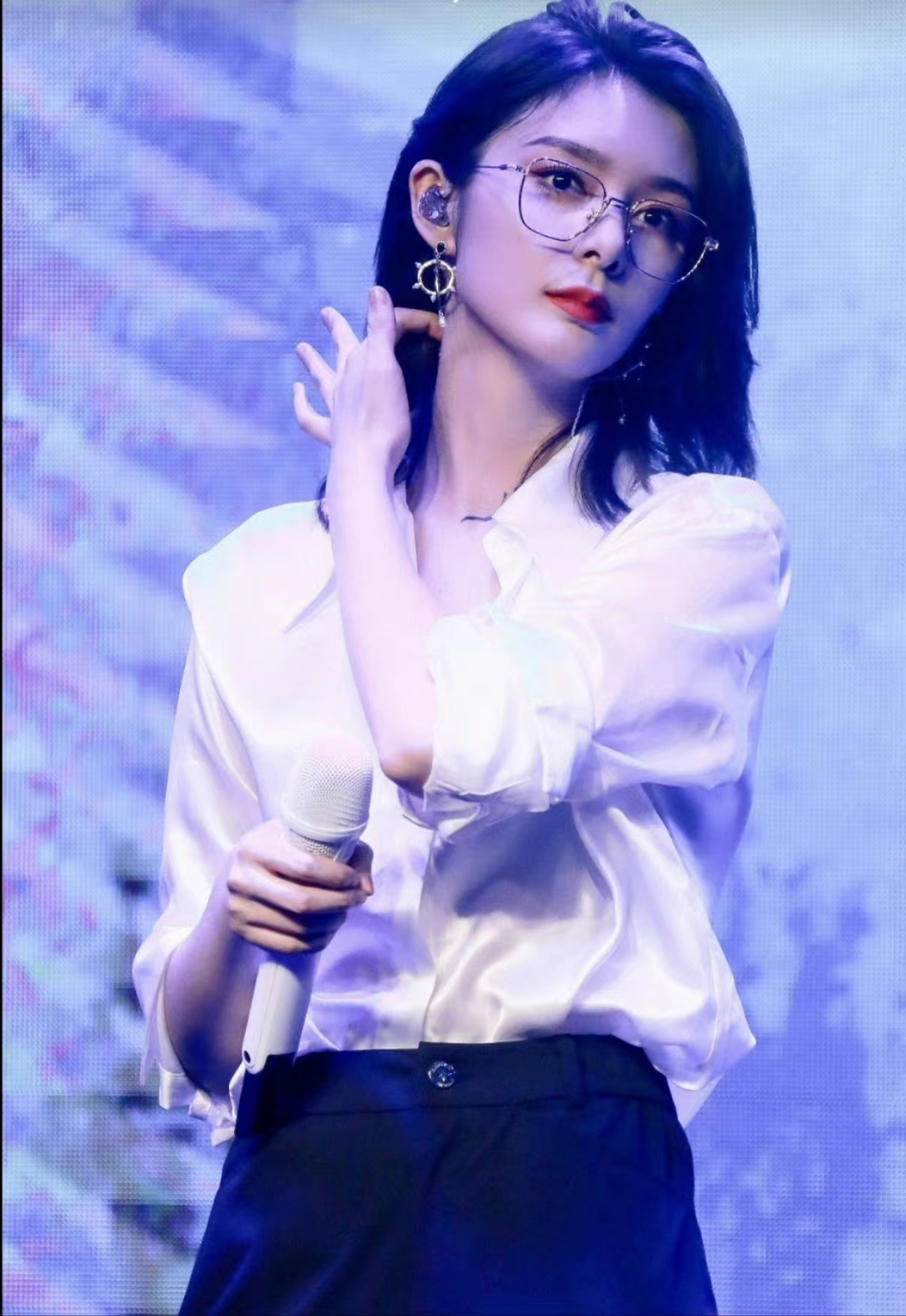 直播swot分析，礼物比门票贵，麻烦内娱按这个标准卷起来好吗？