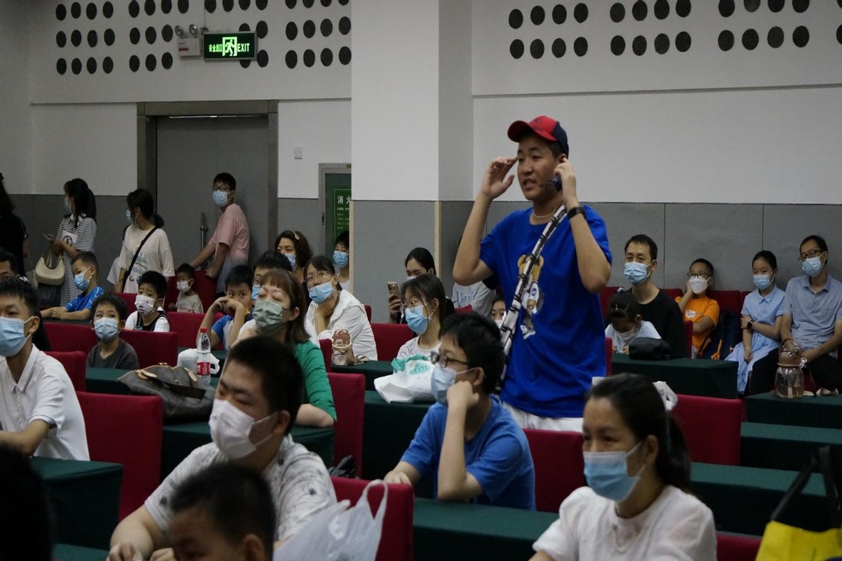 浜哄伐鏅鸿兘绉戞櫘鍩哄湴閮戝窞,涓浗閮戝窞浜哄伐鏅鸿兘澶т細鎴愬姛涓惧姙