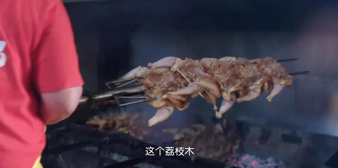 炉火烤鸡果木香，机械加持生意旺