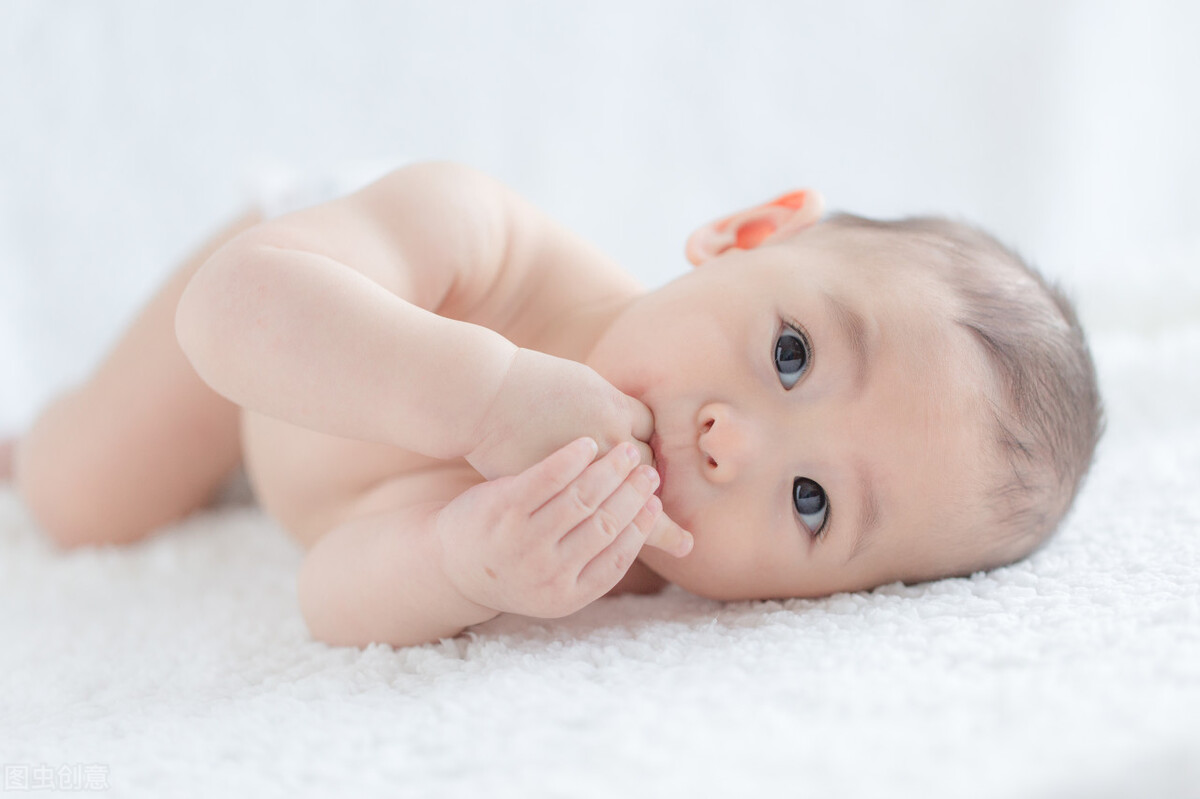 宝宝总吃手怎么办,宝宝老是吃手怎么办