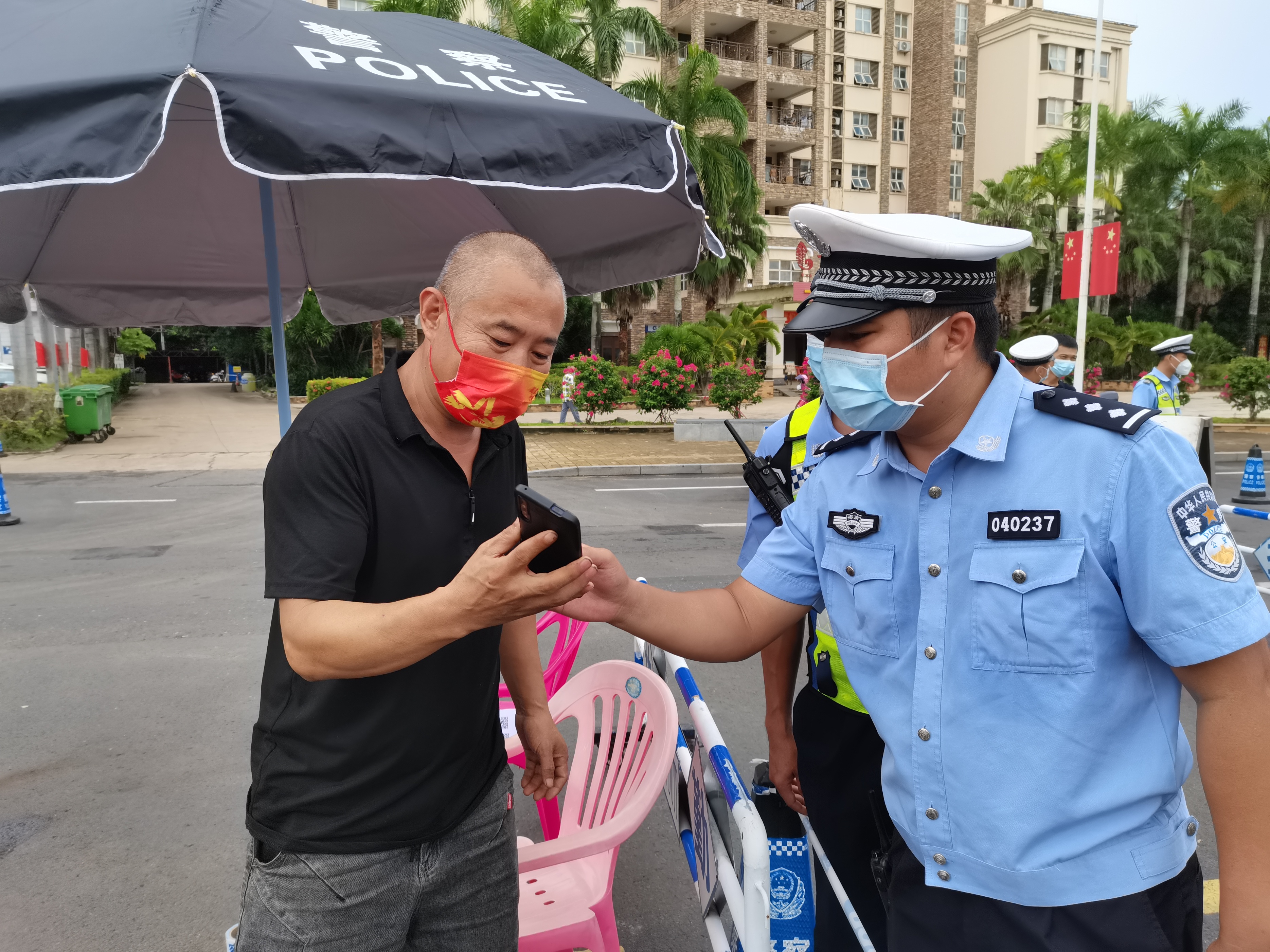 抗疫一线为人民服务,抗疫一线保平安