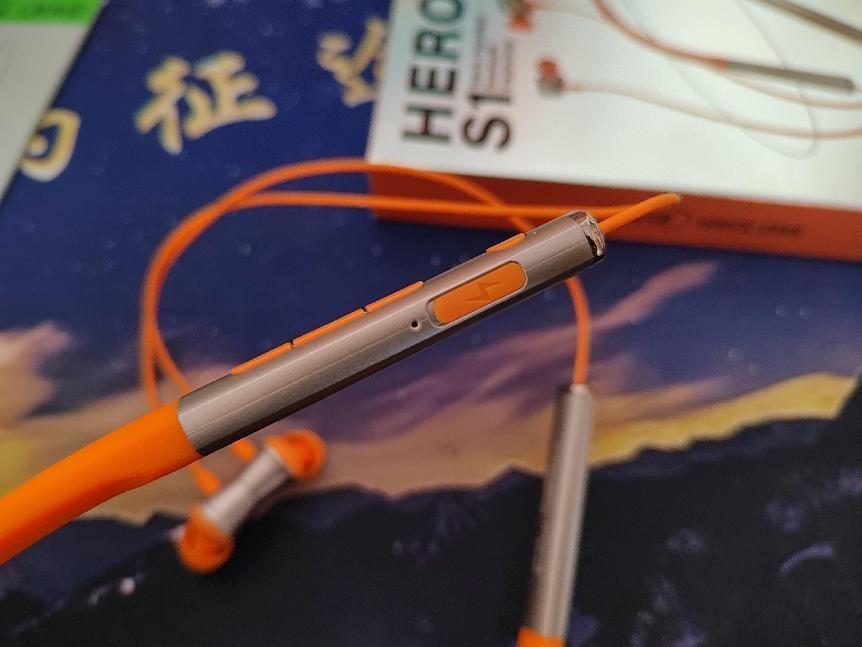 百元以内脖挂蓝牙耳机性价比之王,百元内蓝牙耳机推荐荣耀