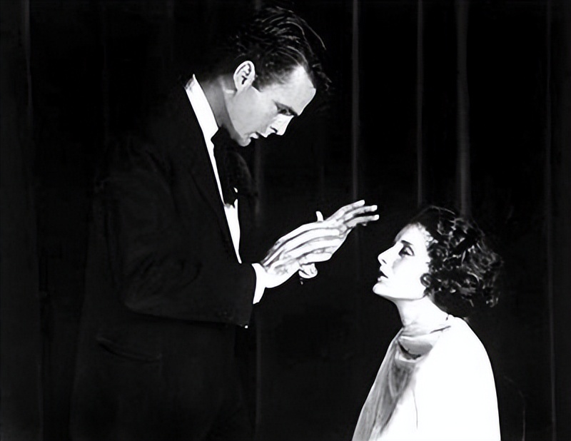 一定要远离试图精神控制你的人,一个想控制你的人是什么心态