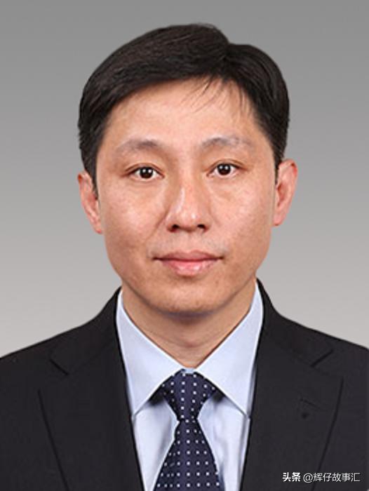 上海市黄浦区区长和无锡市市长,现任上海市委书记和市长