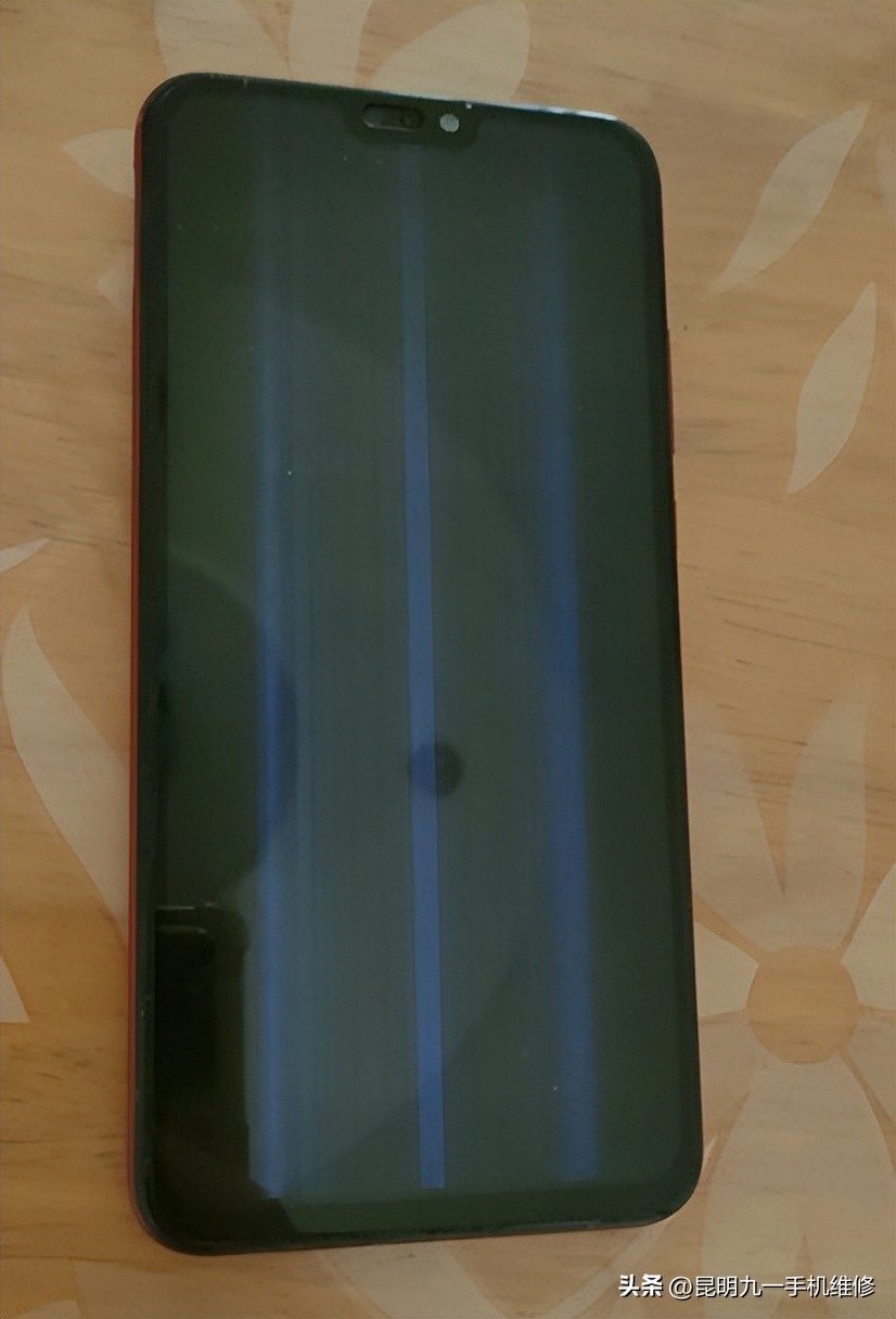 手机进水黑屏了但是有声音怎么办,手机进水屏幕黑屏