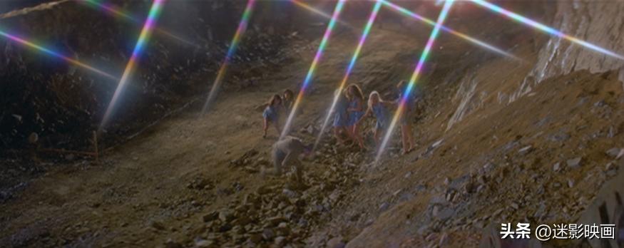 50年前的邪典片,港产抗日神剧,尺度大胆故事生猛,删减才能播出