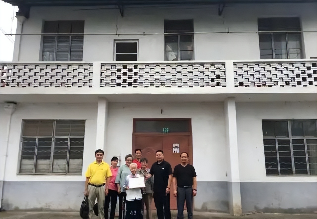 上海一群老人众筹买楼抱团养老,这些上海老人为养老抱团买楼