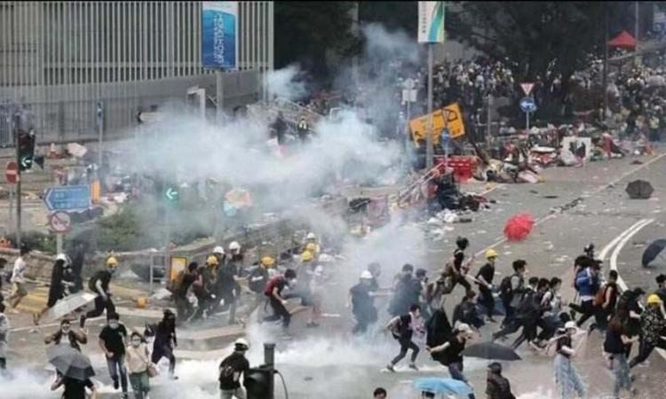 荆棘女王南希佩洛西的高光时刻