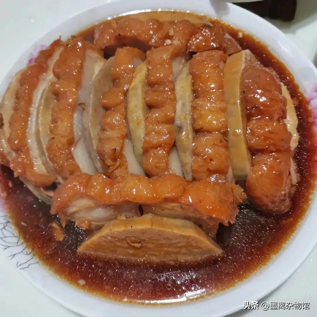 有一种植物浑身都是刺,形似芋头的有毒植物