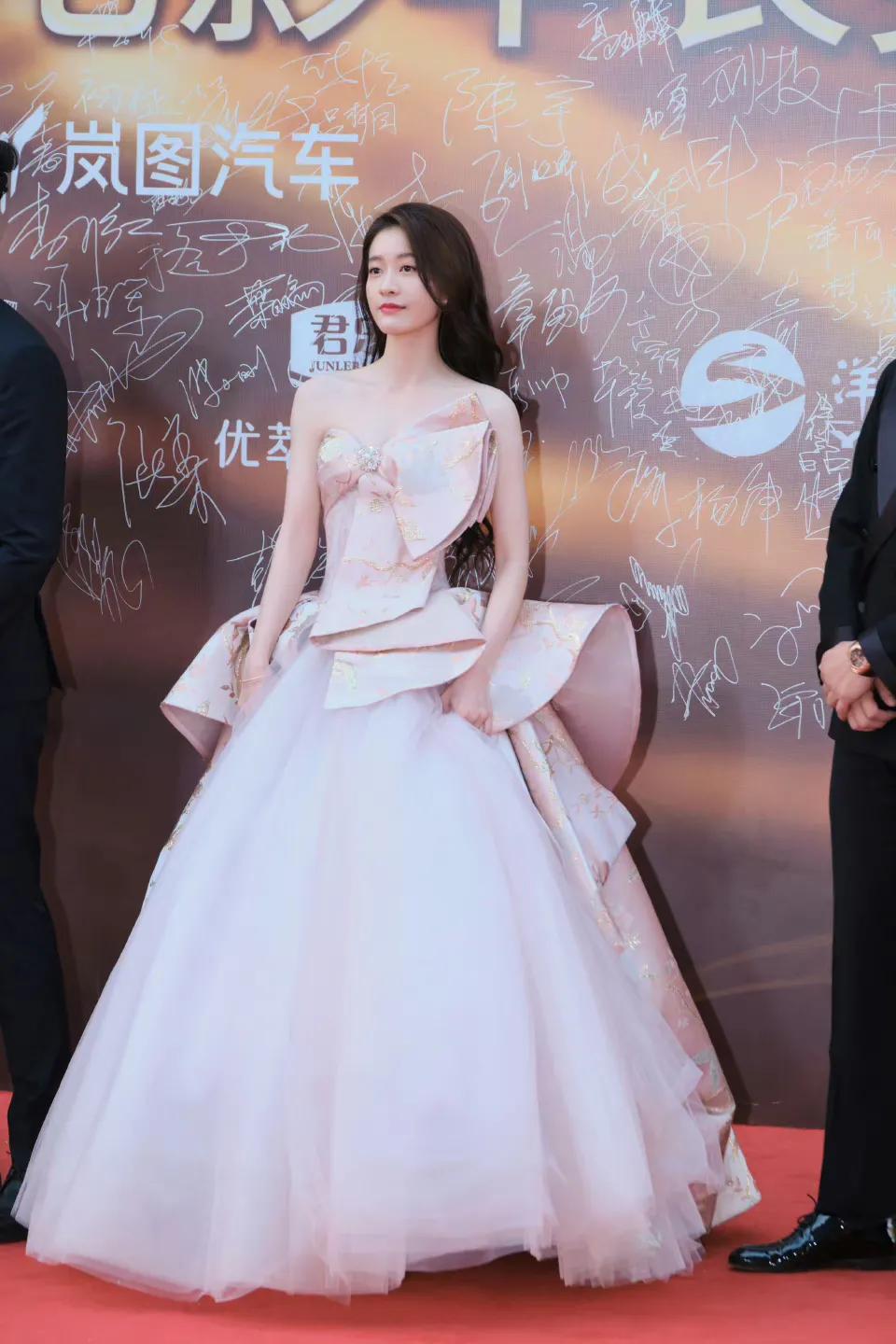 华表|造型②:周深邓超风度翩翩,容祖儿Twins柳岩毛晓彤百花争艳