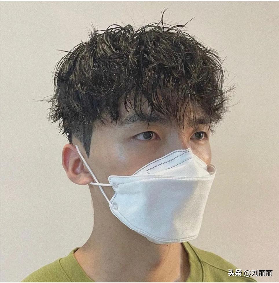 当下最流行的男士发型教程,最近男士发型流行什么发型