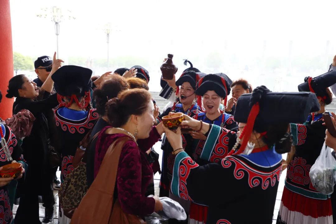 【金沙贡茶】“醉美金沙旅游季”|逛贡茶城游生态园品酱香酒