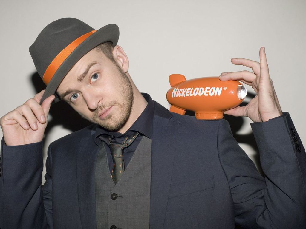 布兰妮被父亲虐待13年,布兰妮被亲生父亲控制了吗