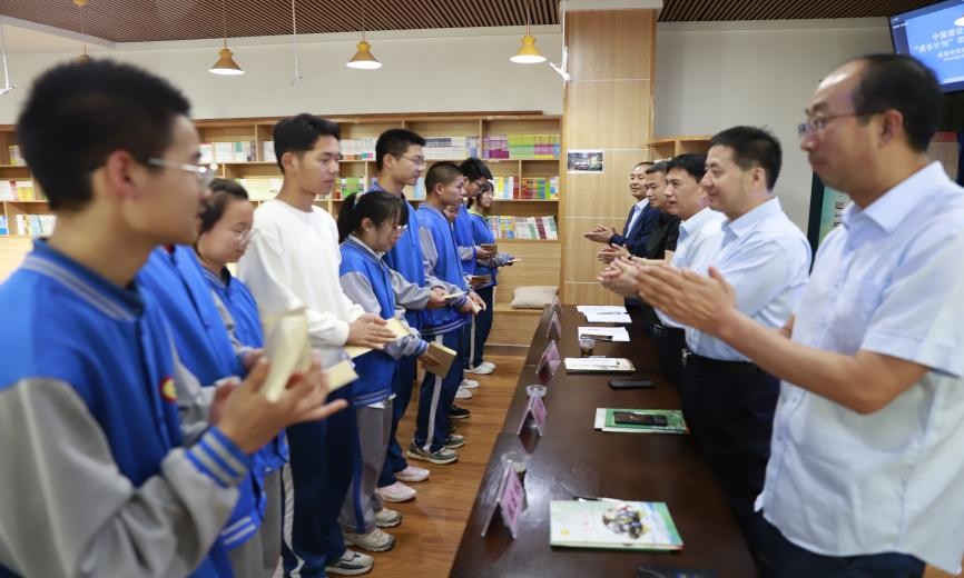 助学筑梦铸人为主题图片,助学筑梦铸人小学主题视频