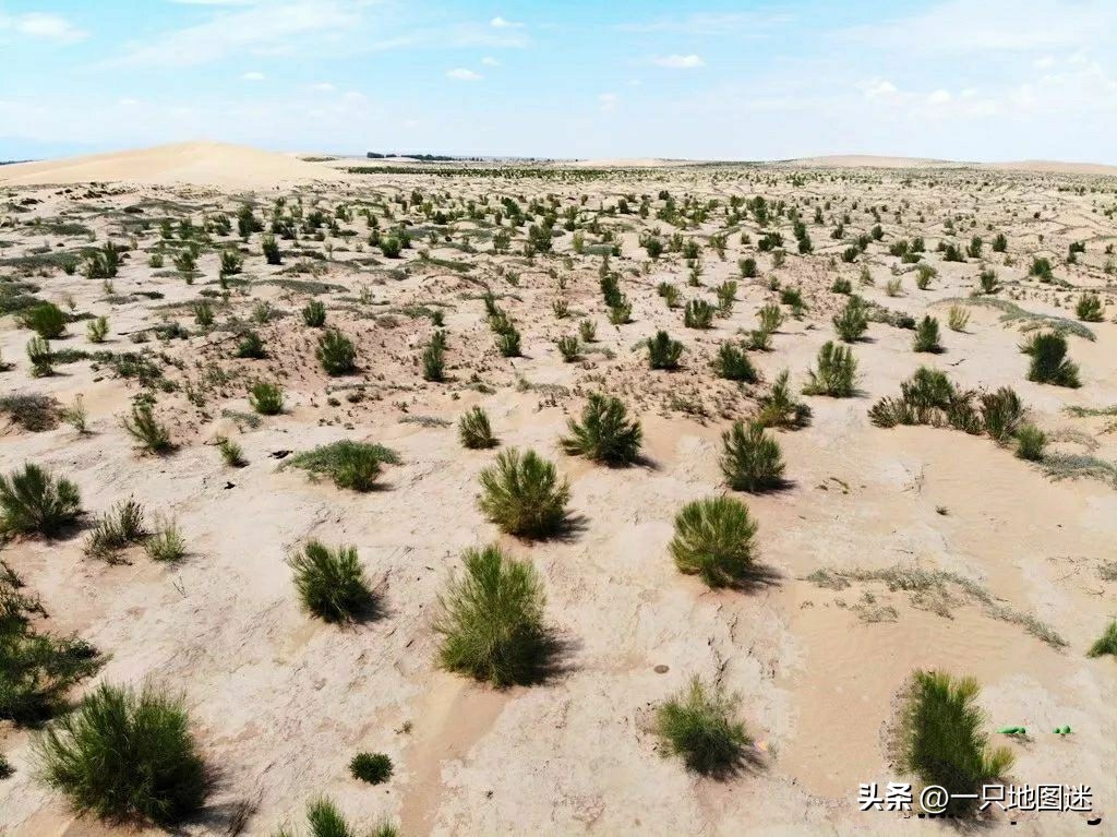 中国唯一一个被沙漠环绕的县城,我国西北方有个小城市