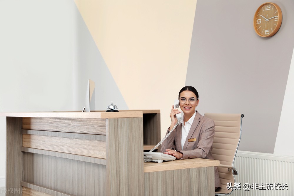 接待客户送进电梯礼仪要求,商务接待倒茶礼仪的正确方法