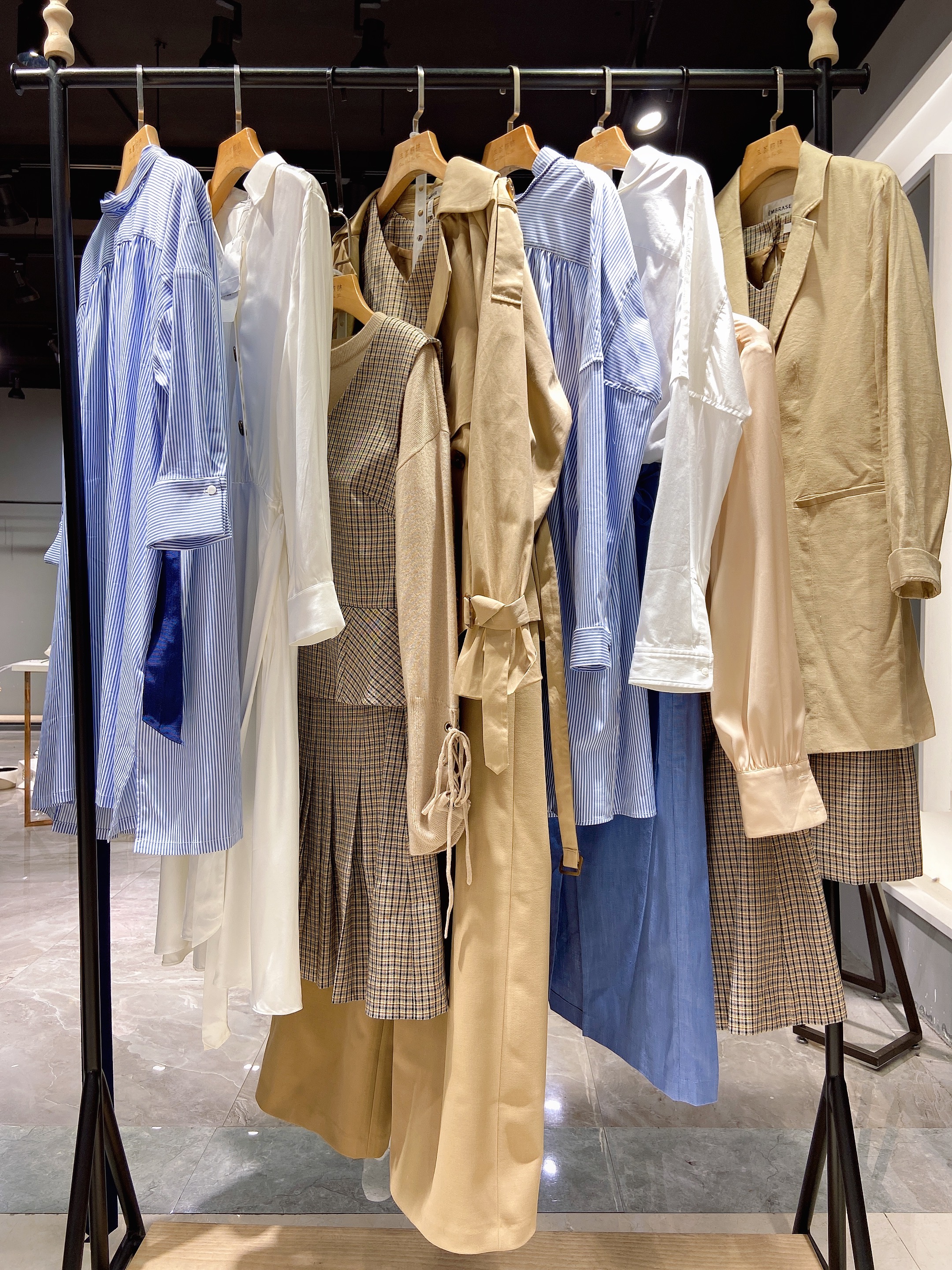 琨丝薇尔女装官方旗舰店,琨丝薇尔女装批发