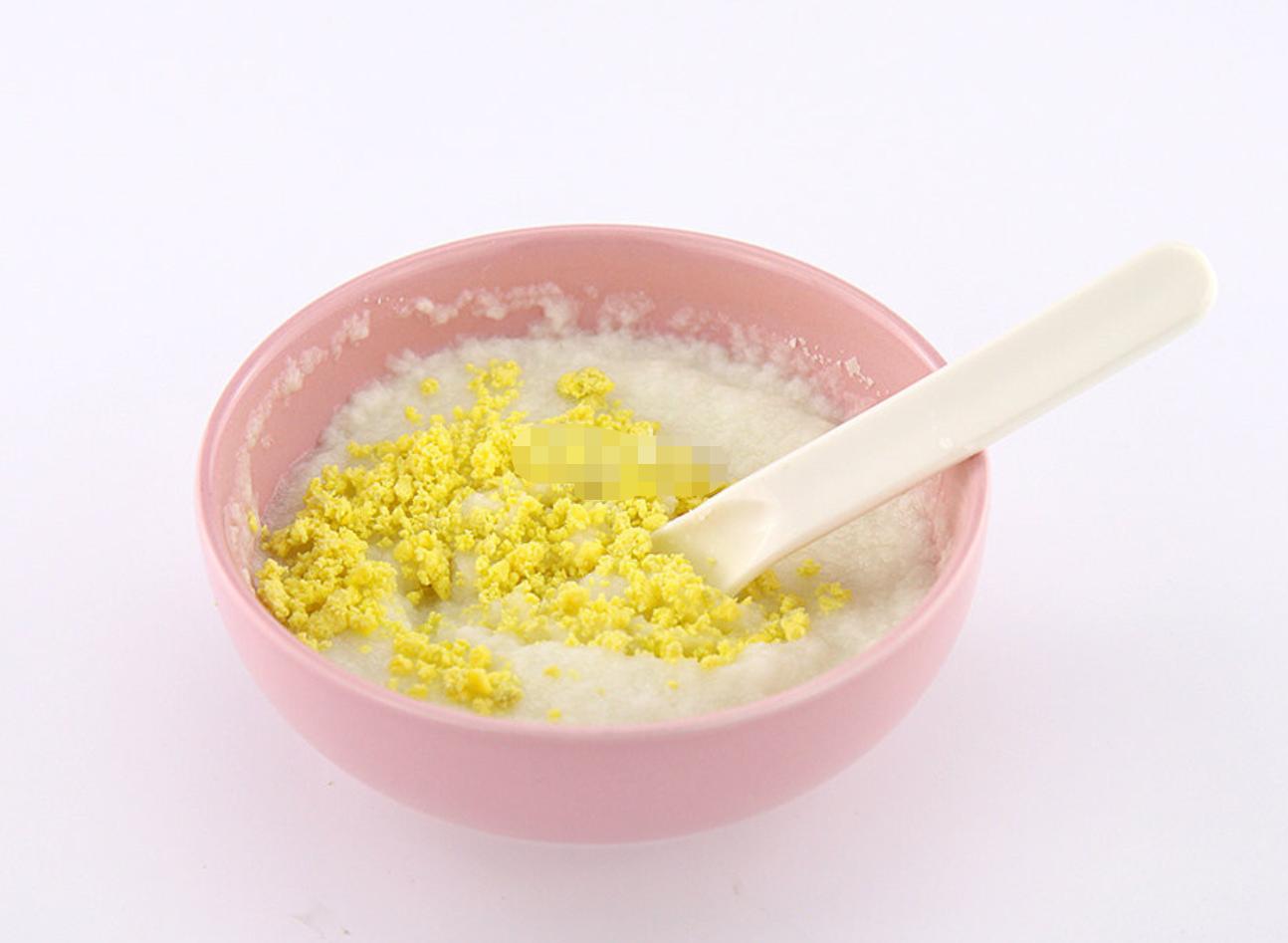 宝宝吃蛋黄长疹子还可以继续吃吗,六个月宝宝吃蛋黄过敏长红疹