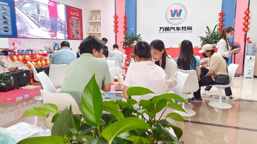 初中生没考上高中怎么选择技校呢,没参加中考上技校需要带什么