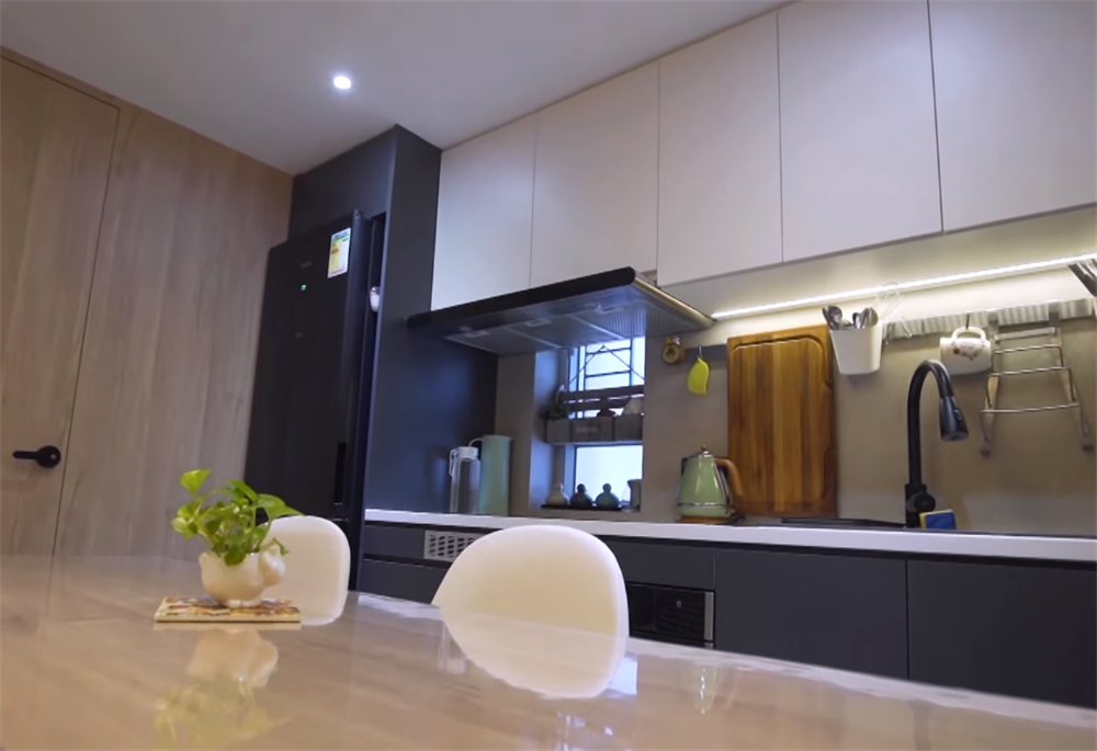 香港一家三口小户型,香港一家人蜗居小户型