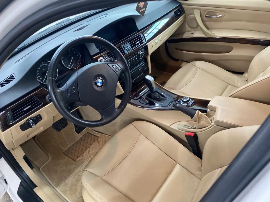 破烂不堪的废旧车变成新车的视频,宝马e90325i