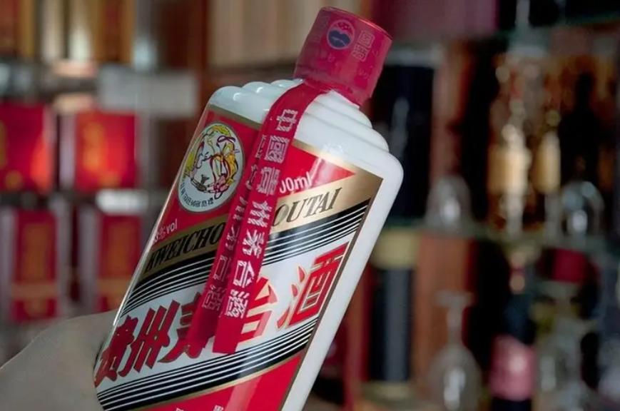 太气人！凭啥国外茅台比国内的便宜一半？50岁酿酒师道出3个真相