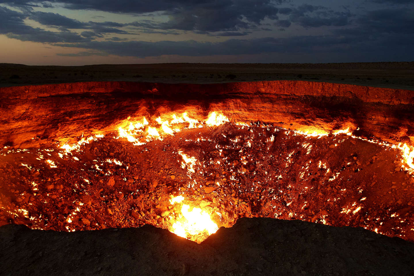 亚洲唯一中立国，水电免费汽油仅一毛，这个国家为何能闷声发大财
