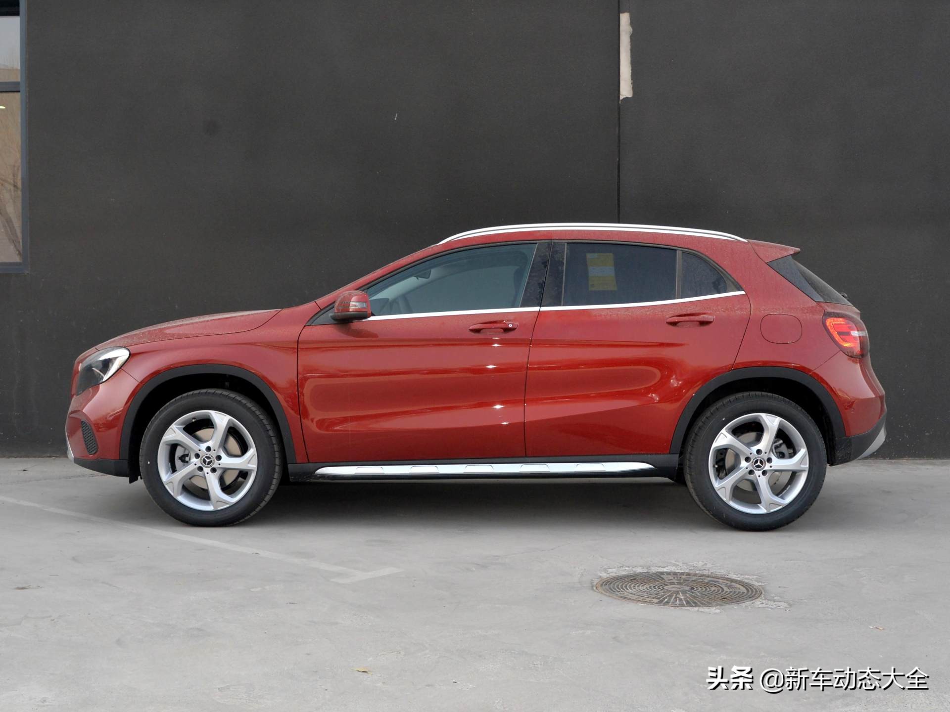 起售价26.48万，能不能比得上国产，实拍奔驰GLA