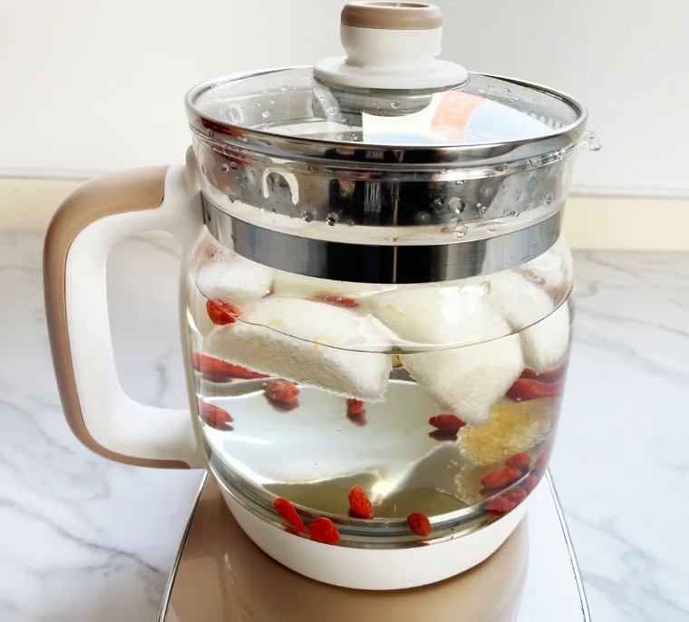 冰糖梨茶怎么熬治咳嗽,冬天干燥易咳嗽试试枸杞冰糖雪梨