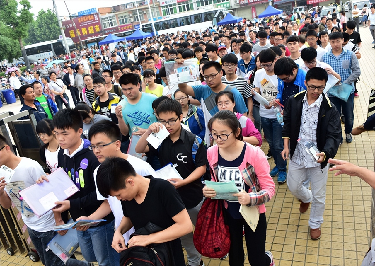 2022高考录取分数线能比往年低吗,2022年各省高考分数线多少