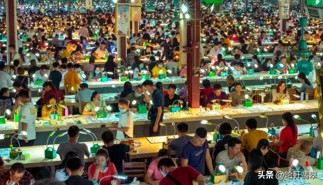 翡翠看水头好还是看颜色好,四会翡翠跟瑞丽翡翠不一样