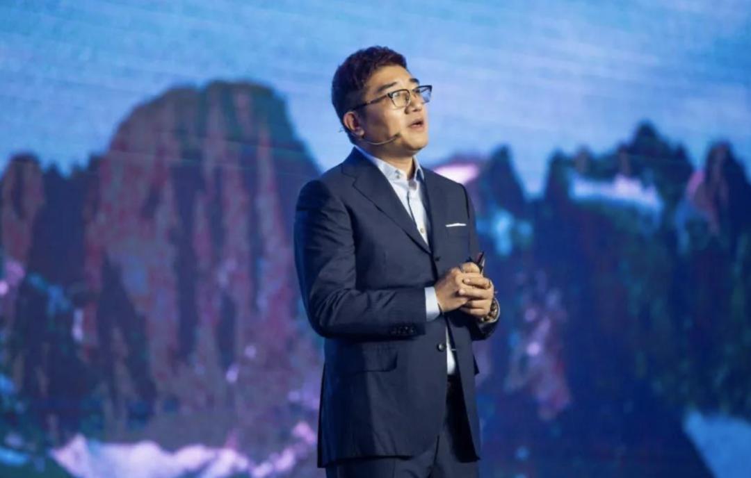 一个香港补鞋匠，一个浙江宁波人，如何创建中国第一女鞋品牌的？