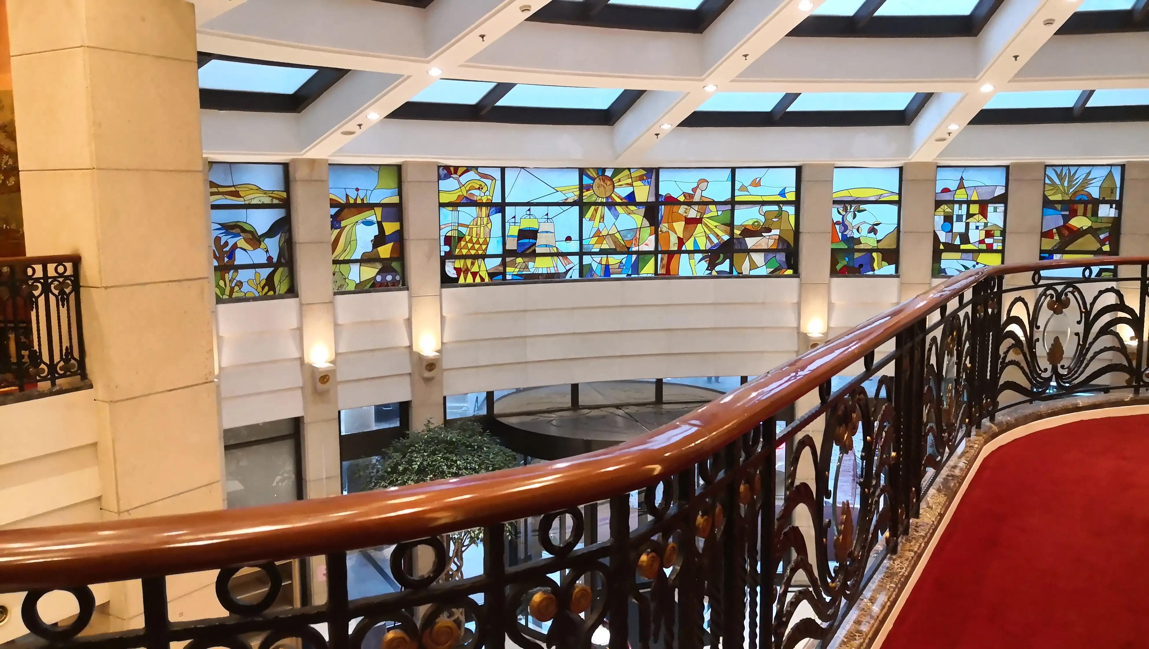 弄堂小吃、欧洲红酒，中西雅俗共赏