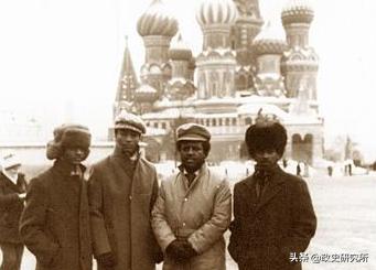 黑人留学生疯狂“*艳猎**”苏联女郎，遭苏联青年狂揍，引发黑人运动