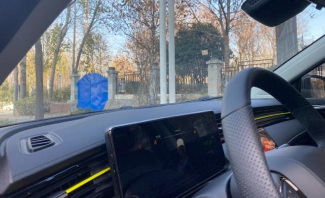 荣威rx51.5t2022款百万款,荣威rx52.0t10万