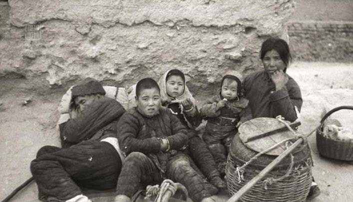 活着和许三观卖血记解读,活着许三观卖血记时代背景