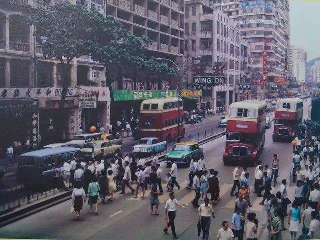 1997年香港回归谈判,邓爷爷霸气反击,英方敢拖就一锤子砸死