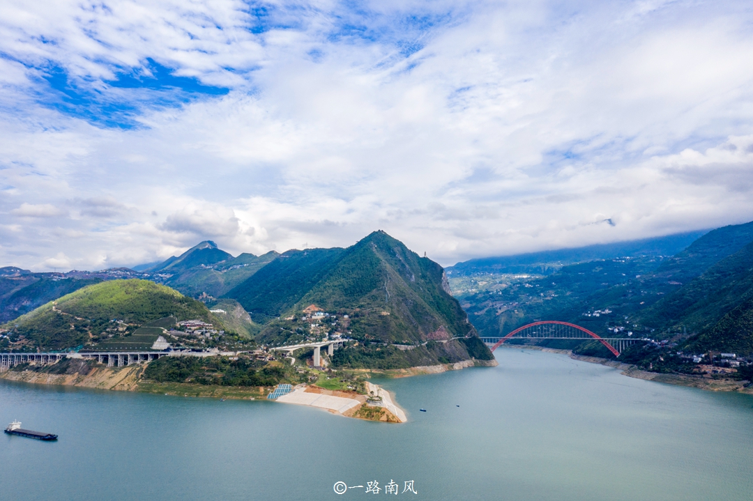 重庆有巫山这个地方吗,湖北和重庆交界的地方巫山