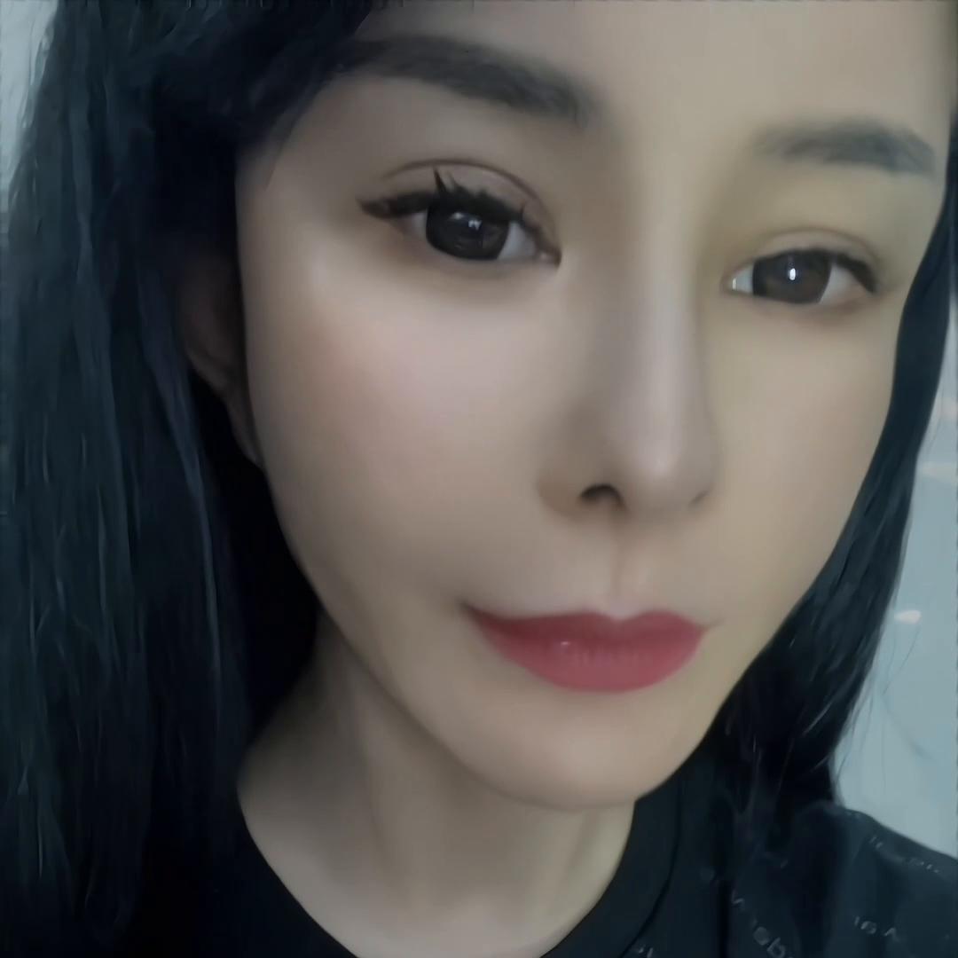 用了抗衰护肤品冒痘,抗衰老护肤品用了长痘痘