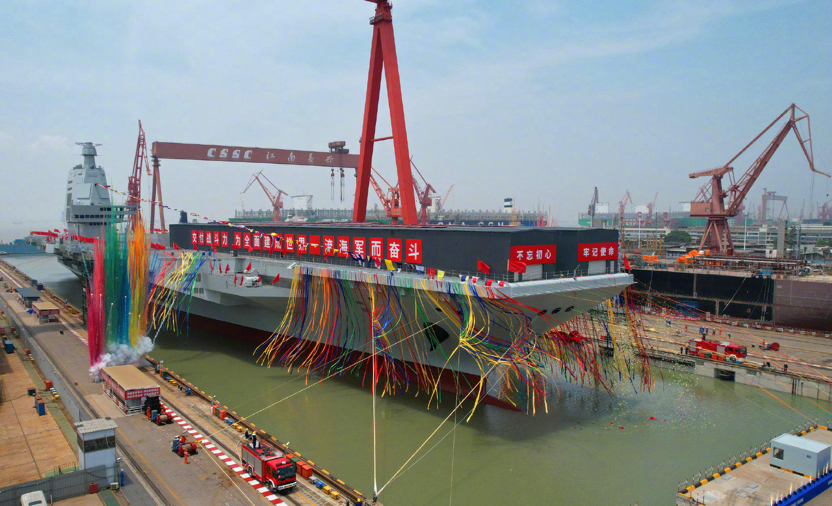 中国双航母出动,辽宁航母满载多少架歼15