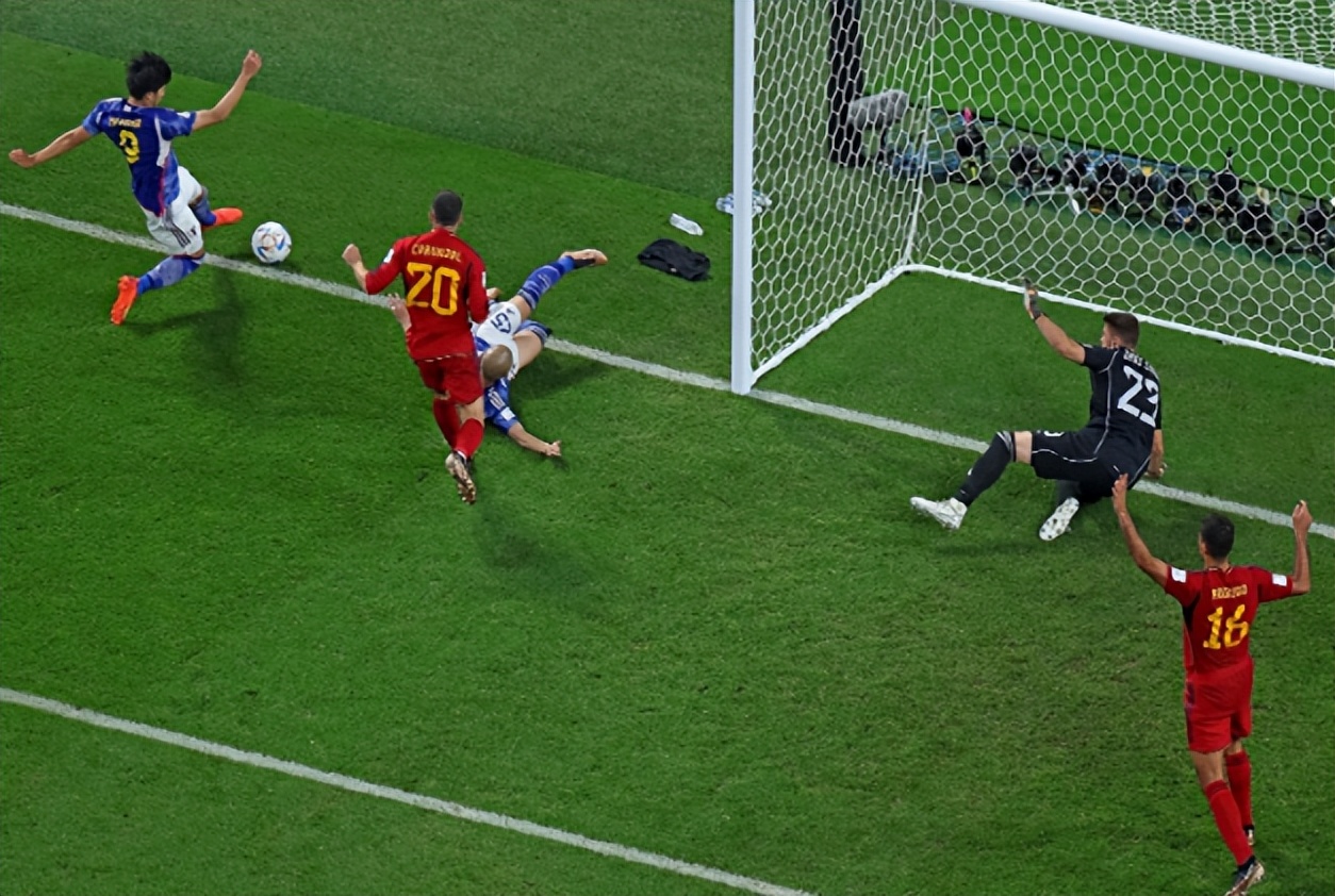 亚洲足球捷报：日本队连克强敌逆转夺魁，西班牙、德国被踢下神坛