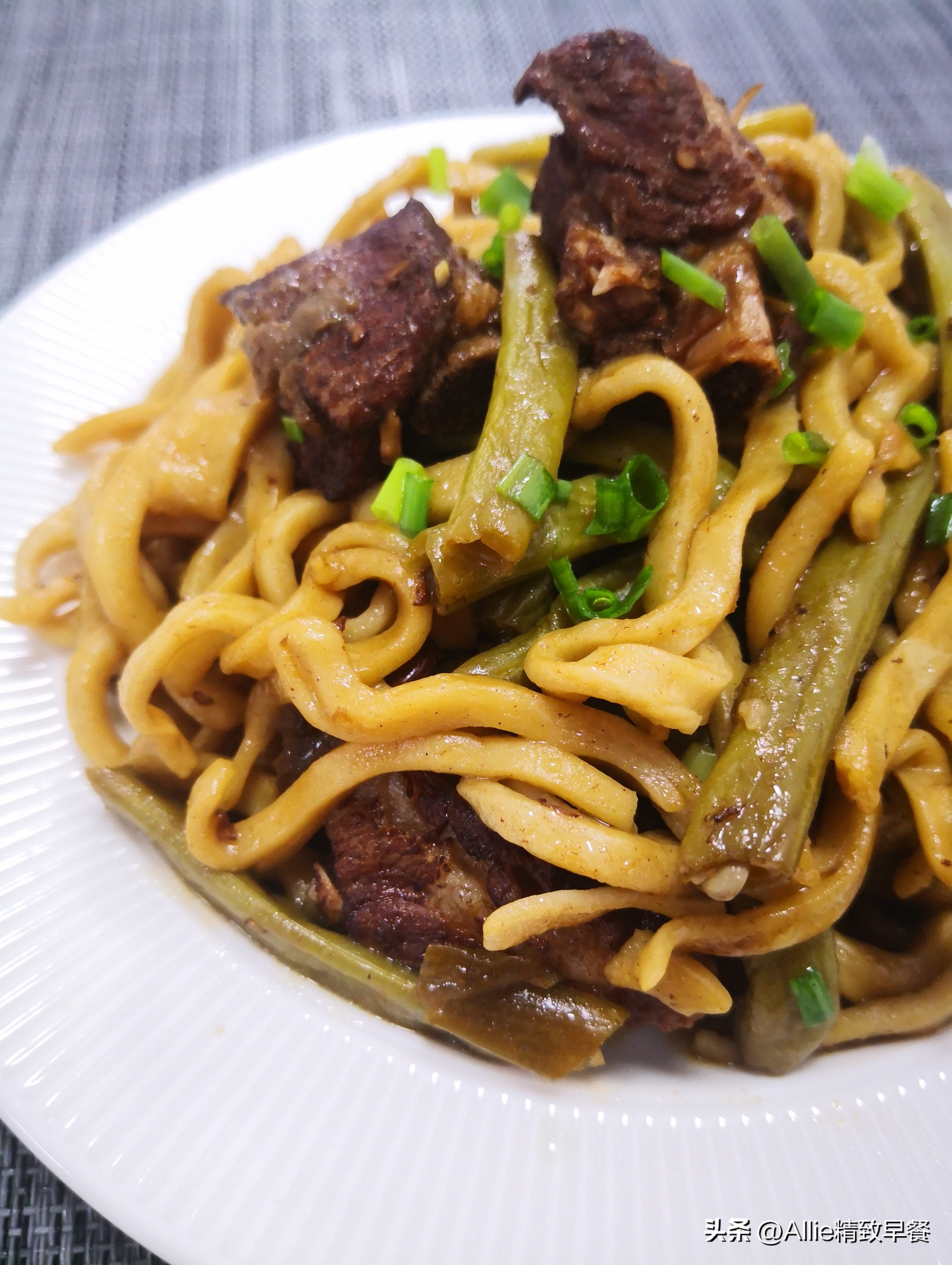 砂锅焖面老是粘锅怎么回事,豆角土豆西红柿焖面不会粘锅